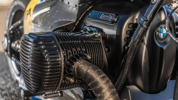 BMW презентувала ретро-мотоцикл в авіаційному стилі