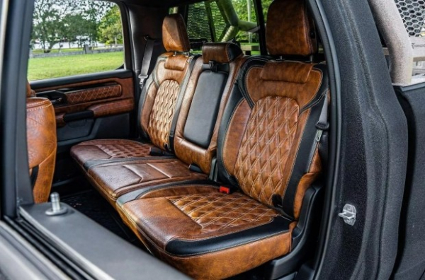 Тюнери перетворили Ram 1500 TRX на справжнього шестиколісного монстра