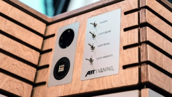 Фургон Volkswagen Transporter перетворили на розкішний автобудинок