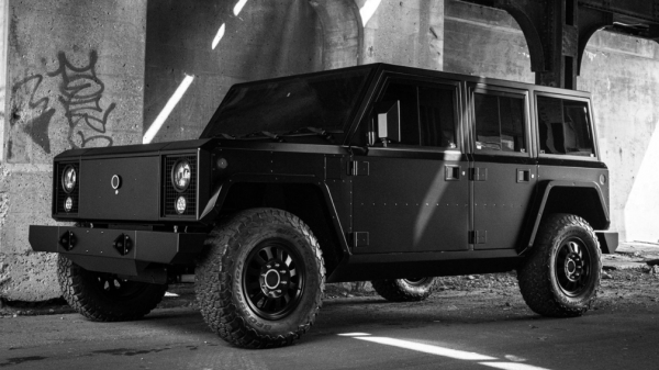 Американцы обвинили британцев в краже дизайна примитивного внедорожника Американцы обвинили британцев в краже дизайна примитивного внедорожника