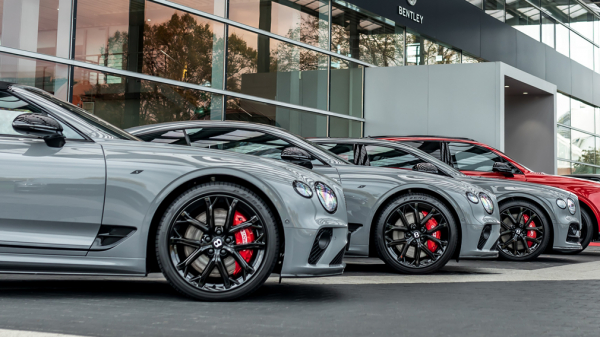 Спорткары Porsche и Bentley попали под отзыв из-за проблем с водяным насосом