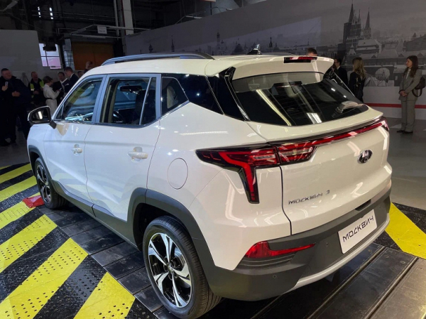 Автосалоны &laquo;Москвич&raquo; дают скидки 200-300 тыс. рублей на кроссовер &laquo;Москвич 3&raquo;