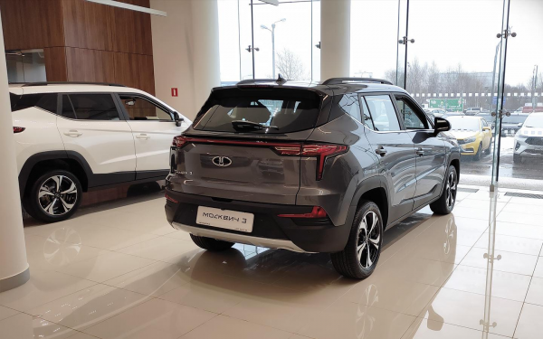 Автосалоны &laquo;Москвича&raquo; отказывают клиентам в тест-драйве из-за отсутствия автомашин