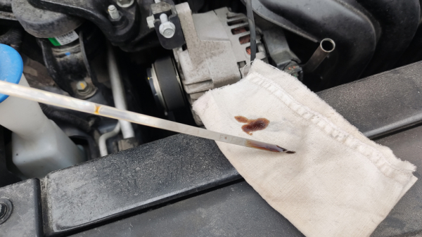 Почему зимой уровень масла в двигателе повышается: причины и последствия