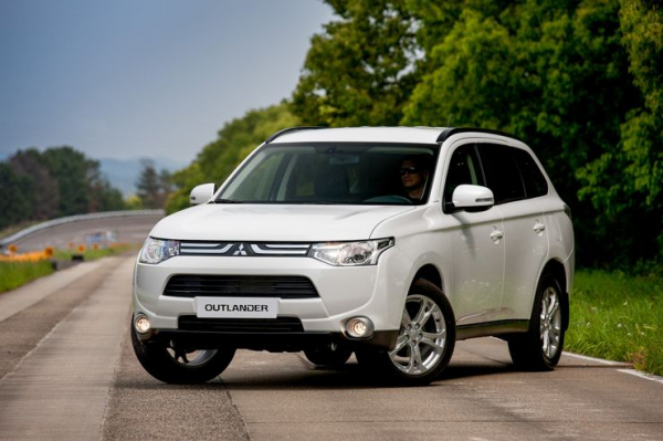 Чем разочаровывает подержанный кроссовер Mitsubishi Outlander третьего поколения