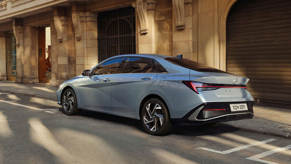 Hyundai показала первые изображения обновленного седана Elantra