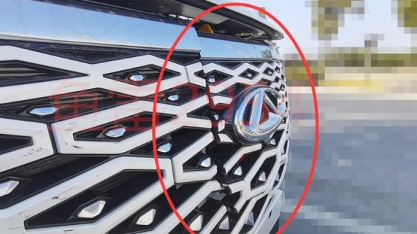 Электрический кроссовер Omoda C5 заметили в Китае