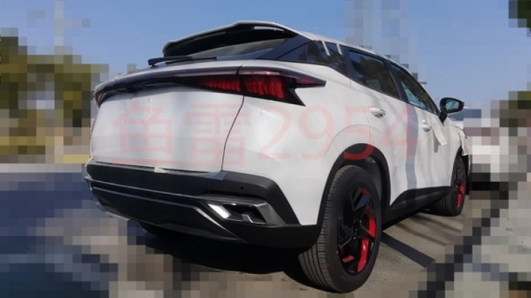 Электрический кроссовер Omoda C5 заметили в Китае