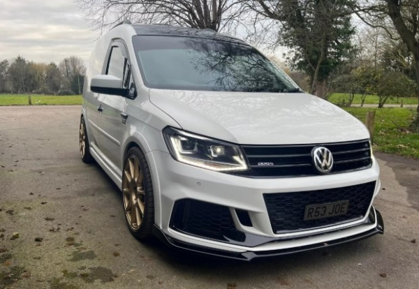 Фургон Volkswagen Caddy перетворили на надпотужний спорткар Фургон Volkswagen Caddy перетворили на надпотужний спорткар
