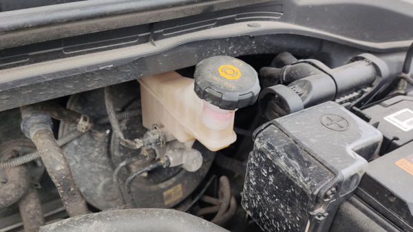 Почему важно менять тормозную жидкость: какие будут последствия, если игнорировать регламент Почему важно менять тормозную жидкость: какие будут последствия, если игнорировать регламент