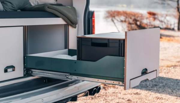 Фургон Volkswagen Transporter перетворили на розкішний автобудинок