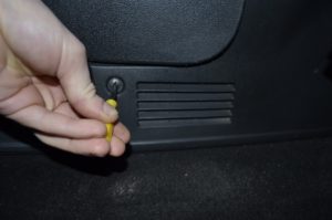 Где стоит предохранитель на бензонасос