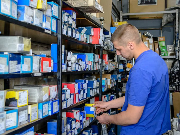 Новая схема мошенничества с автозапчастями: как отличить подделку от оригинала