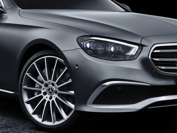 Почему россияне стали массово отказываться от Mercedes, BMW и других &laquo;премиалов&raquo;