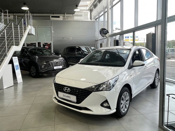 Прошлись по салонам: сколько стоят бюджетные Kia, Hyundai, Skoda, VW и LADA