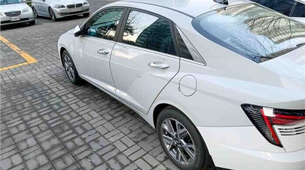 В Сети появились первые фотографии седана Hyundai Solaris нового поколения без маскировки 