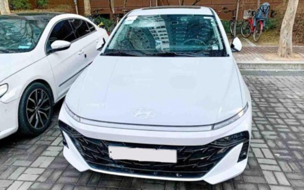 В Сети появились первые фотографии седана Hyundai Solaris нового поколения без маскировки 