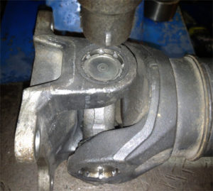 Замена крестовины карданного вала и рулевого вала своими руками Замена крестовины карданного вала и рулевого вала своими руками