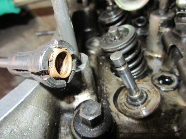 Замена маслосъемных колпачков (сальников клапанов)