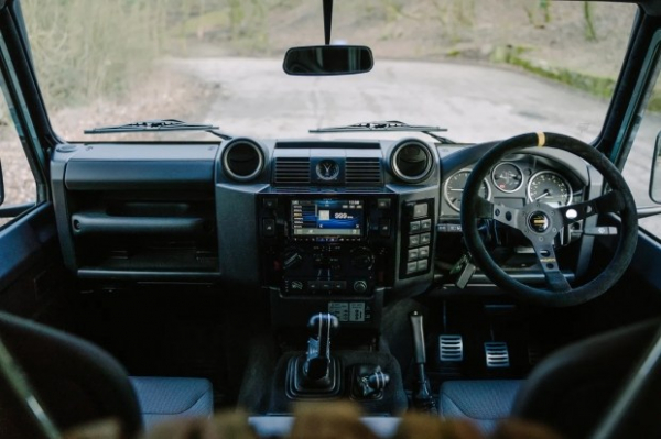 Представлено спеціальну версію Land Rover Defender