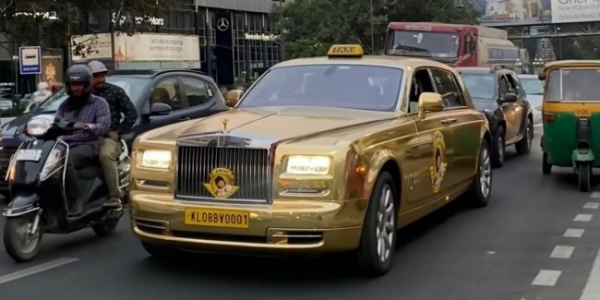 В Індії помітили незвичайне таксі Rolls-Royce