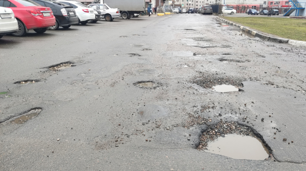 Проезжаем ямы правильно, чтобы не угробить автомобиль