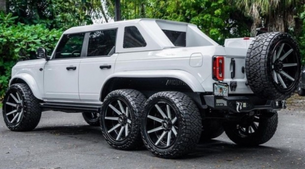 Ford Bronco отримав брутальну шестиколісну версію