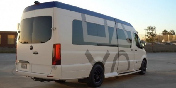 Mercedes-Benz Sprinter перетворили на мобільну кімнату для відеоігор