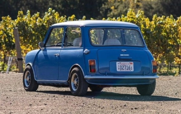 У США вінтажний MINI перетворили на електрокар