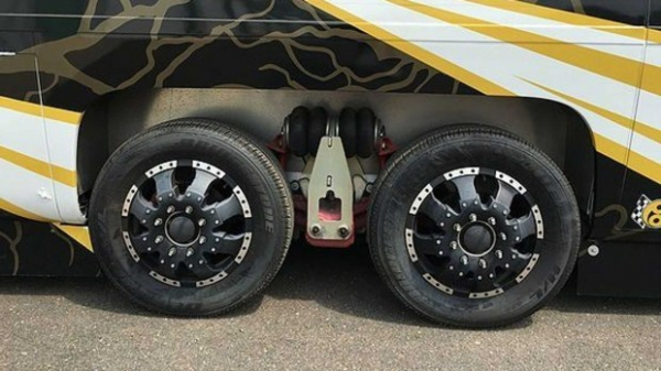 Найшвидший у світі будинок на колесах виставлено на продаж