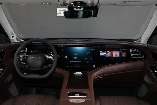 Еще богаче и роскошнее: китайцы презентовали обновленный Exeed VX