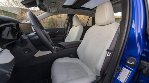 Дебютировал водородный седан Toyota Mirai 2023 года