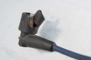 Как самому проверить высоковольтные бронепровода зажигания