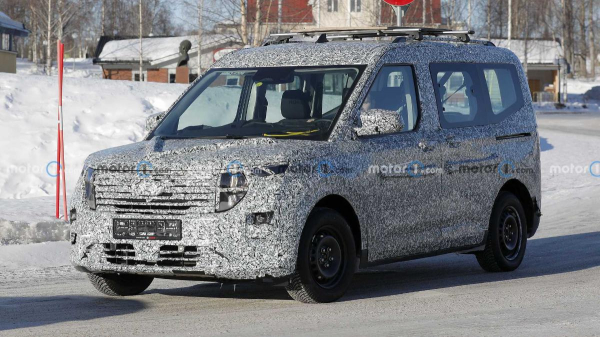 Компания Ford тестирует обновленный фургон Ford Tourneo Courier