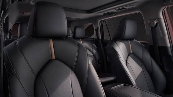 Кроссовер Toyota Highlander в Китае вышел в новой спецмодификации с заводским антихромом