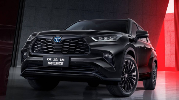 Кроссовер Toyota Highlander в Китае вышел в новой спецмодификации с заводским антихромом