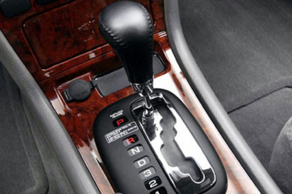 Можно ли катиться на нейтралке на автомате: ответим на вопрос!