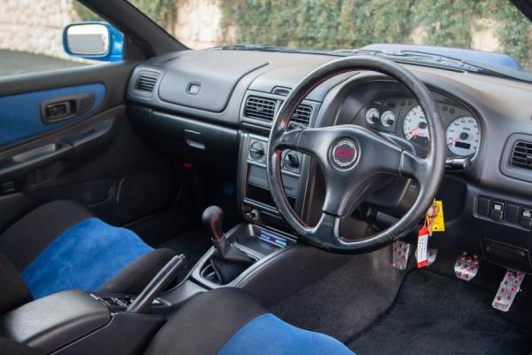 На аукционе продается Subaru Impreza STi 22B 1998 года выпуска