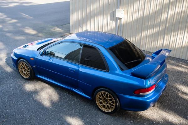 На аукционе продается Subaru Impreza STi 22B 1998 года выпуска