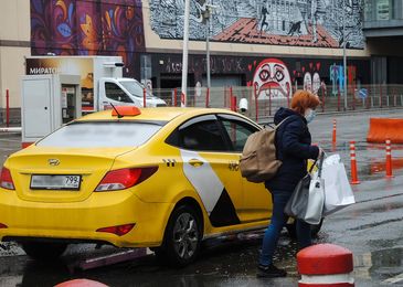 На машине или автобусом?