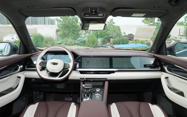 Новый кроссовер Geely Monjaro не даст заскучать