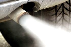 О чем может рассказать дым из выхлопной трубы