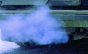 О чем может рассказать дым из выхлопной трубы