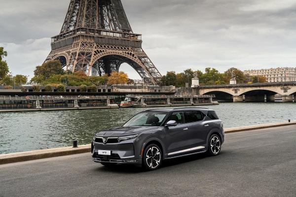 Поставки кроссовера VinFast VF 9 начнутся в конце марта 2023 года во Вьетнаме