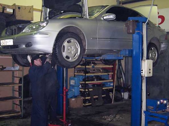 Скрежет, стук, свист слышен при повороте руля: в чем причина и как это исправить? Скрежет, стук, свист слышен при повороте руля: в чем причина и как это исправить?