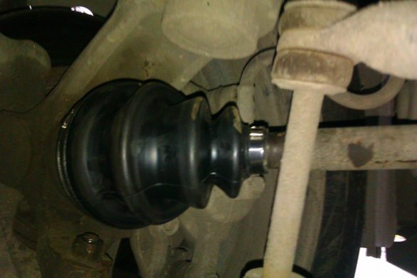 Скрежет, стук, свист слышен при повороте руля: в чем причина и как это исправить? Скрежет, стук, свист слышен при повороте руля: в чем причина и как это исправить?