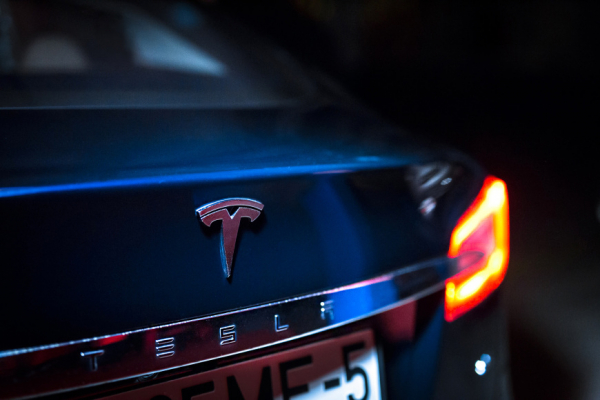 Tesla открывает свой первый центр дистанционного тест-драйва в Европе