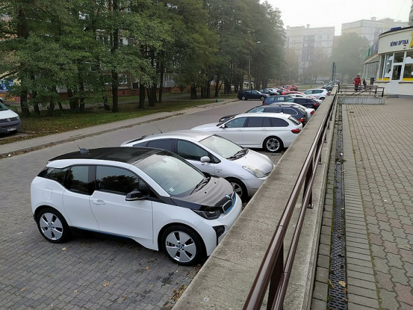 Включили заднюю: Евросоюз притормозил с запретом автомобилей с ДВС