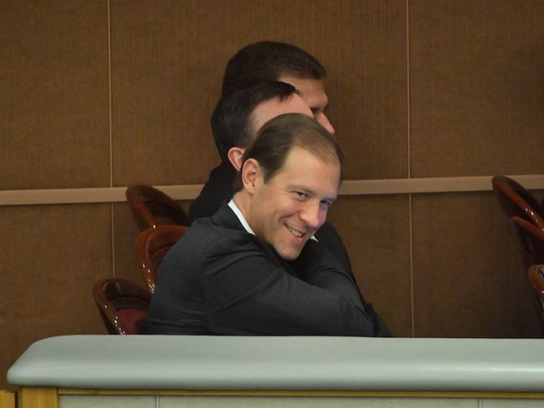 Запутался в показаниях: кому все же Денис Мантуров сбагрит завод Toyota