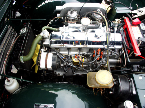 Застучал двигатель: что делать и как определить причину